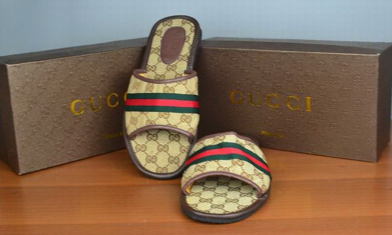 Gucci Slippers Woman--032